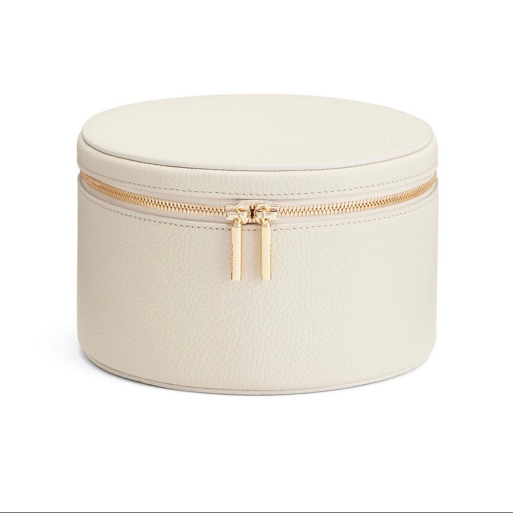 Cuyana Leather Wellness Case
